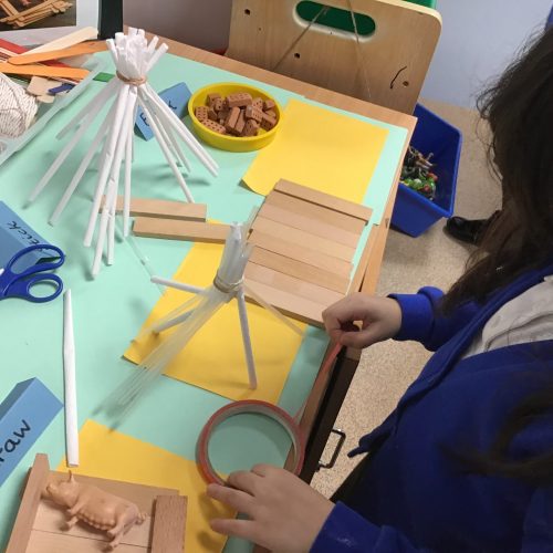Building houses of straw, sticks and bricks in Reception.
